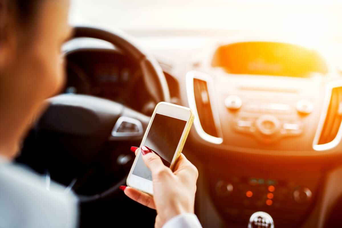Distracted Driving Laws in Nevada_ What You Need to Know