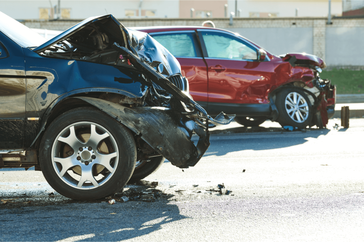 Involucrado en un accidente con un vehículo retirado del mercado: ¿quién es responsable?
